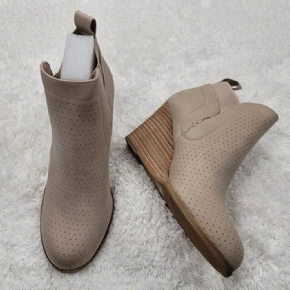DV Dolce Vita Gerdy Perforated Wedge Booties‎ Womens 10 Taupe Beige